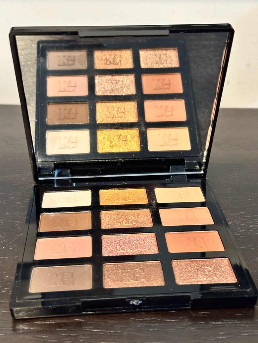 Laura Geller Nude Attitude Shift Into Neutral 12 Multi-Finish Eyeshadows - Picture 5 of 8